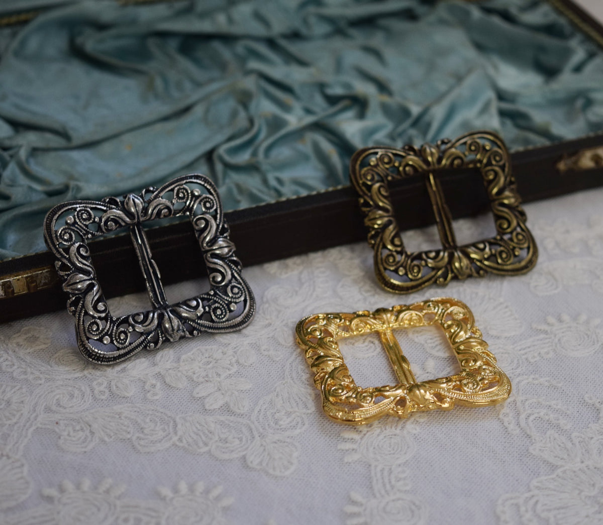 ?Antique filigree belt buckle Metal Filigree Buckle – Dames a la Mode main image 4