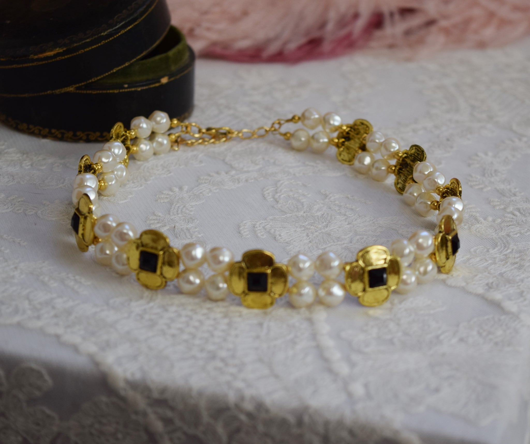 Tudor Black Quatrefoil and Pearl Choker Necklace – Dames a la Mode
