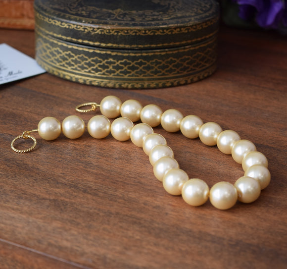 BLACK FRIDAY 18th Century Cream Pearl Necklace