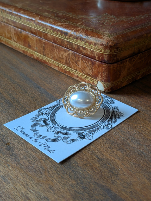 Filigree and Pearl Brooch - Gold Tone