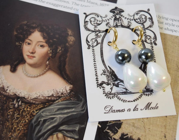 Shell Pearl Double Stone Teardrops - Black and White