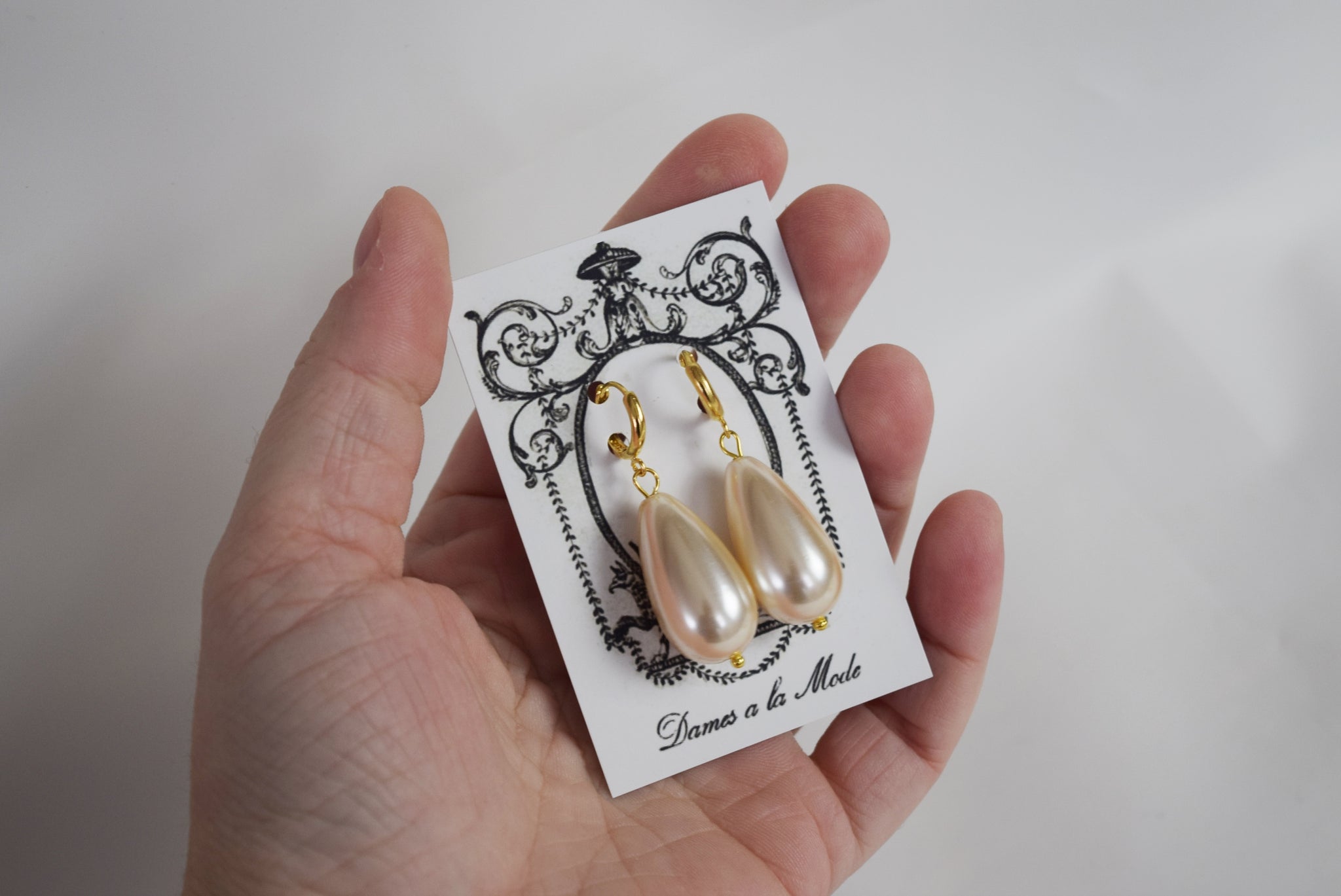 Teardrop - Pearl and Gold Earrings