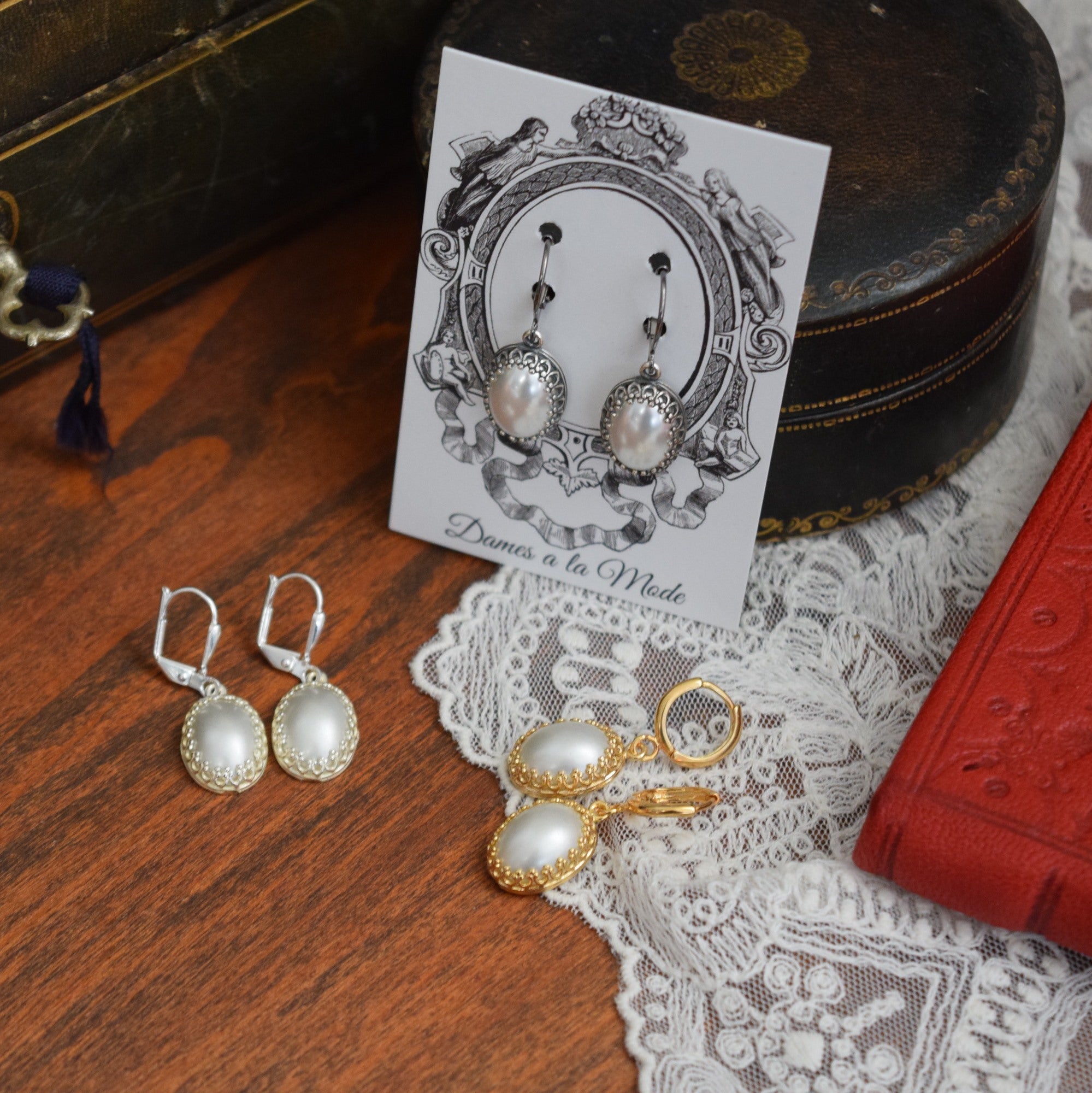 Crown set Pearl earrings - Medium Oval – Dames a la Mode