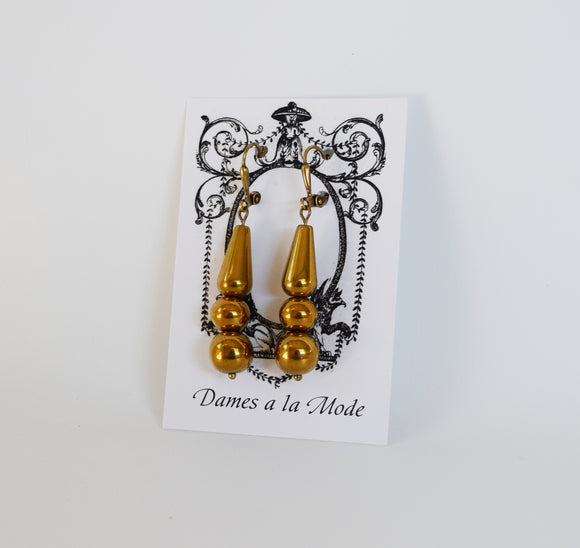 Victorian style golden dangle earrings - Inverted Teardrop